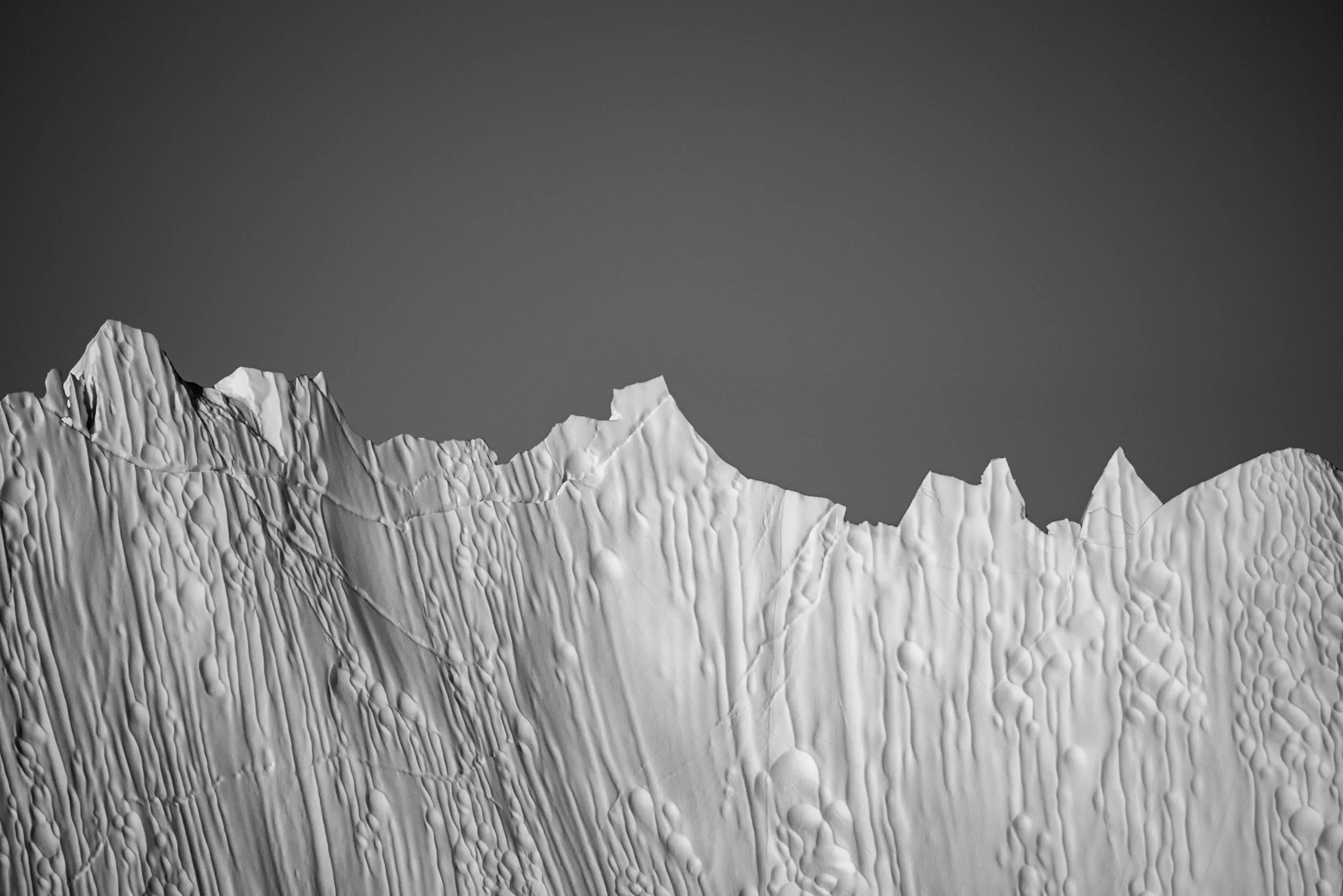 Peaks Without Color